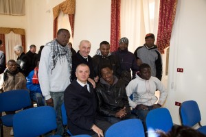 Cavalieri di S. Brigida con alcuni Migranti del Centro Fernandes di Castelvolturno